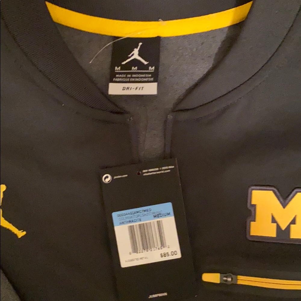 never worn - Picture 2 of 3
